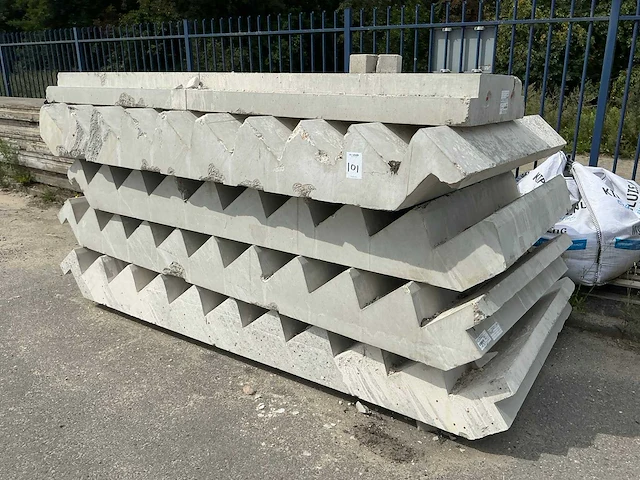 Betonnen trap (4x) - afbeelding 1 van  6