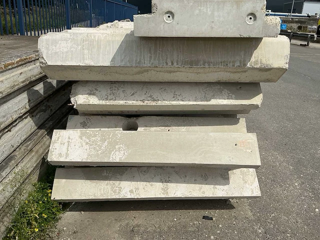 Betonnen trap (4x) - afbeelding 4 van  6