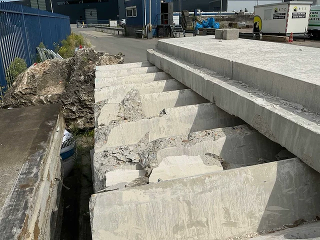 Betonnen trap (4x) - afbeelding 5 van  6