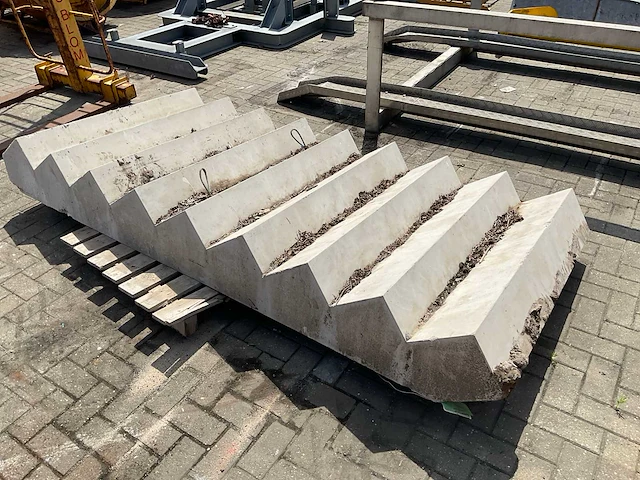Betonnen trap - afbeelding 1 van  5
