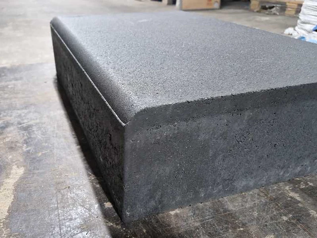 Betonnen traptreden (ca. 12 stuks) - afbeelding 2 van  4
