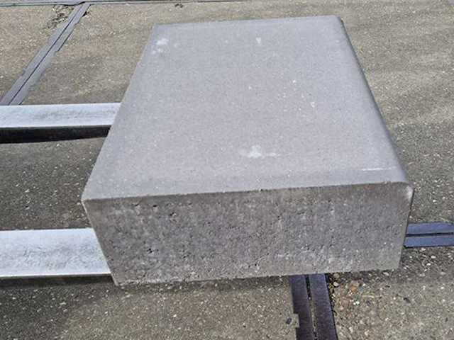 Betonnen traptreden (ca. 60stuks) - afbeelding 3 van  4