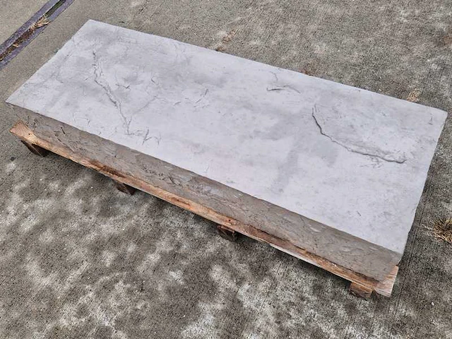 Betonnen traptreden (ca. 7 stuks) - afbeelding 1 van  3