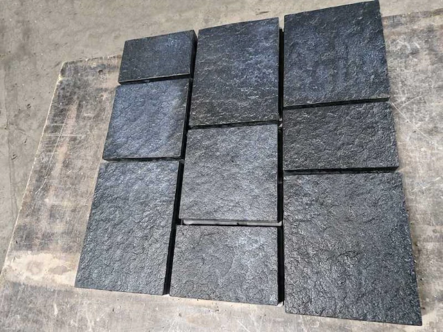 Betonstenen. (ca. 16m²) - afbeelding 1 van  2