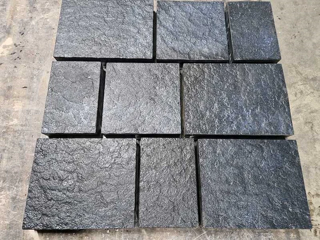 Betonstenen. (ca. 16m²) - afbeelding 2 van  2