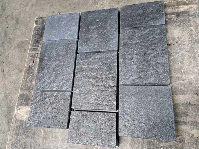 Betonstenen. (ca. 22m²) - afbeelding 1 van  2
