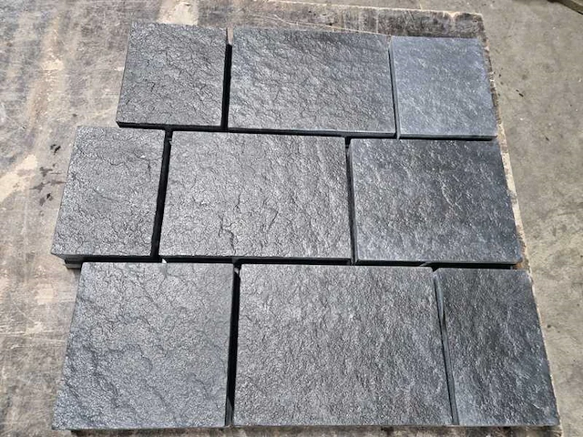 Betonstenen. (ca. 22m²) - afbeelding 2 van  2
