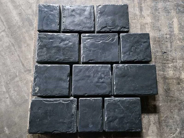 Betonstenen. (ca. 27m²) - afbeelding 2 van  2