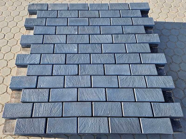 Betonstenen. (ca. 30m²) - afbeelding 2 van  4