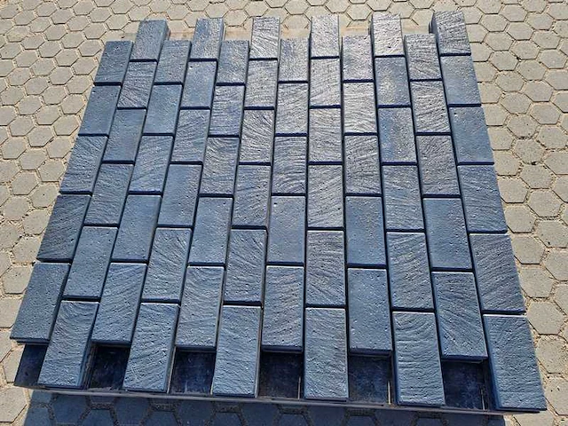 Betonstenen. (ca. 30m²) - afbeelding 3 van  4
