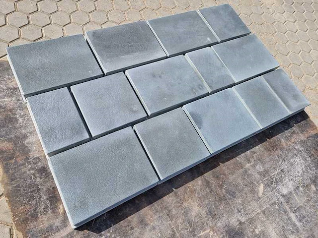 Betonstenen. (ca. 38.5m²) - afbeelding 1 van  3