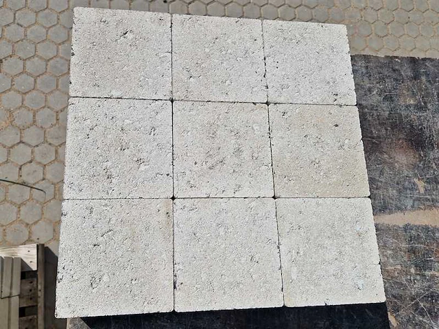 Betonstenen (ca. 47m²) - afbeelding 1 van  2
