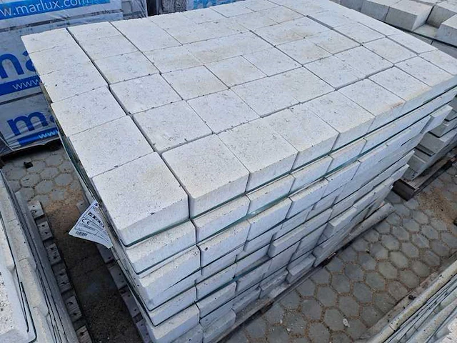 Betonstenen (ca. 47m²) - afbeelding 2 van  2
