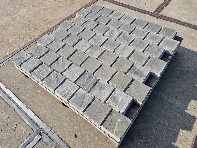 Betonstenen (ca. 49.5m²) - afbeelding 1 van  3