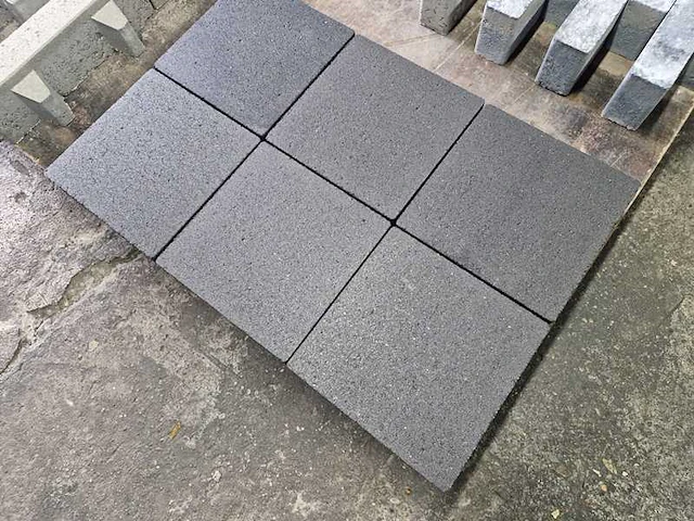 Betonstenen. (ca. 51.8m²) - afbeelding 1 van  2