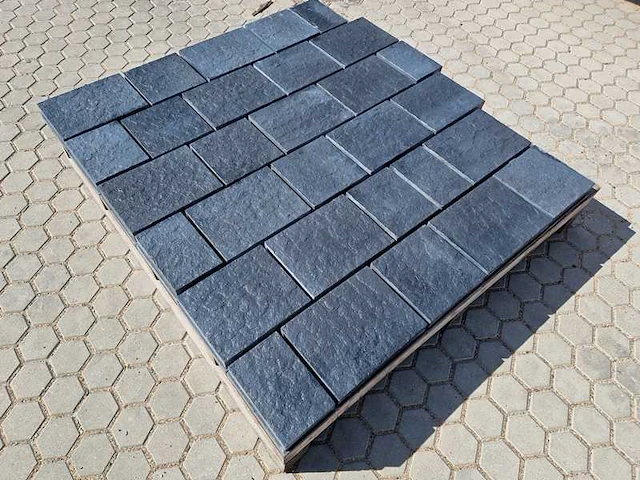 Betonstenen. (ca. 55m²) - afbeelding 1 van  4