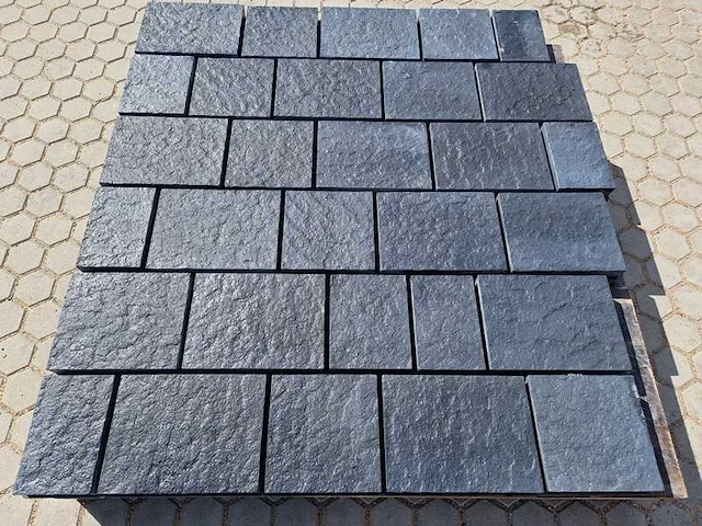 Betonstenen. (ca. 55m²) - afbeelding 2 van  4