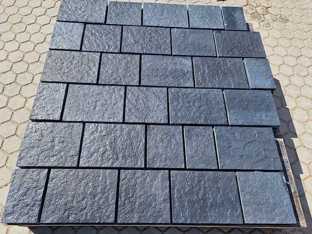Betonstenen. (ca. 55m²) - afbeelding 3 van  4