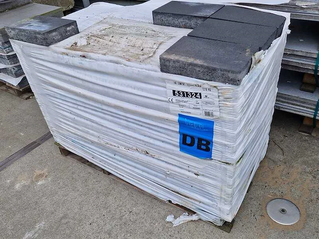 Betonstenen voor de tuin (ca.7.9m²) - afbeelding 1 van  2