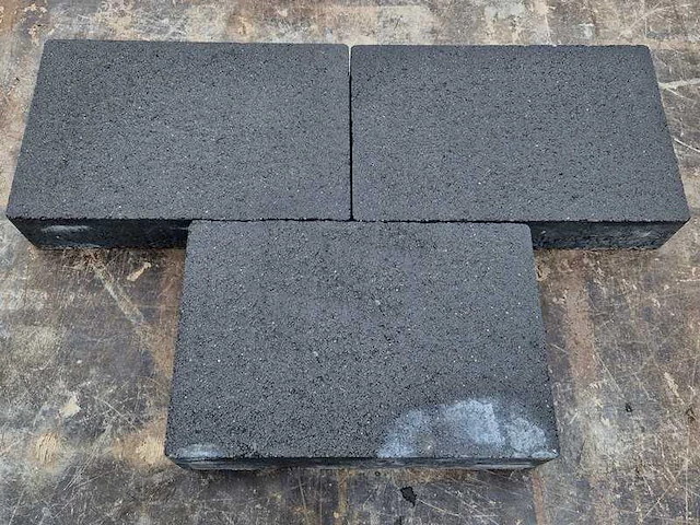 Betonstenen voor de tuin (ca.7.9m²) - afbeelding 2 van  2