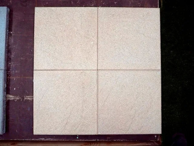 Betontegels 19,2m² - afbeelding 1 van  4