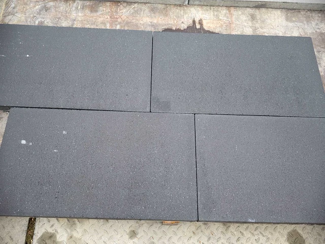 Betontegels (ca. 14.4m²) - afbeelding 1 van  1