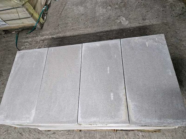 Betontegels (ca.25m²) - afbeelding 2 van  3
