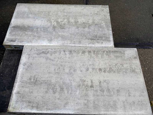 Betontegels (ca.33m²) - afbeelding 1 van  2