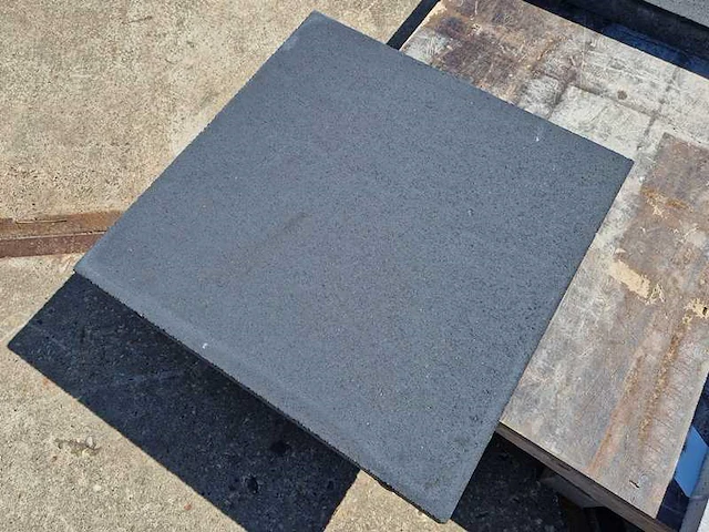 Betontegels (ca.50m²) - afbeelding 1 van  2