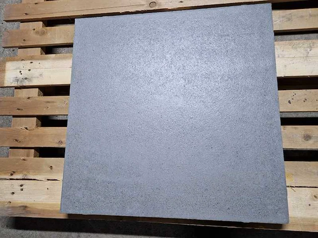 Betontegels gecoat (ca.19.44m²) - afbeelding 1 van  2