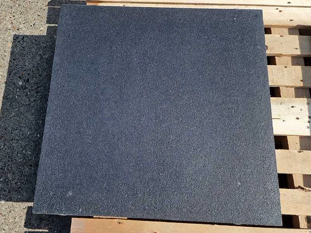 Betontegels gecoat (ca.19.44m²) - afbeelding 2 van  2