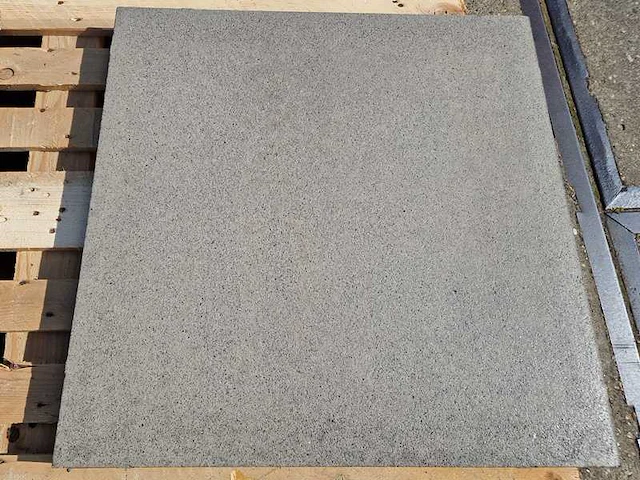 Betontegels gecoat ca.19.44m²) - afbeelding 1 van  2