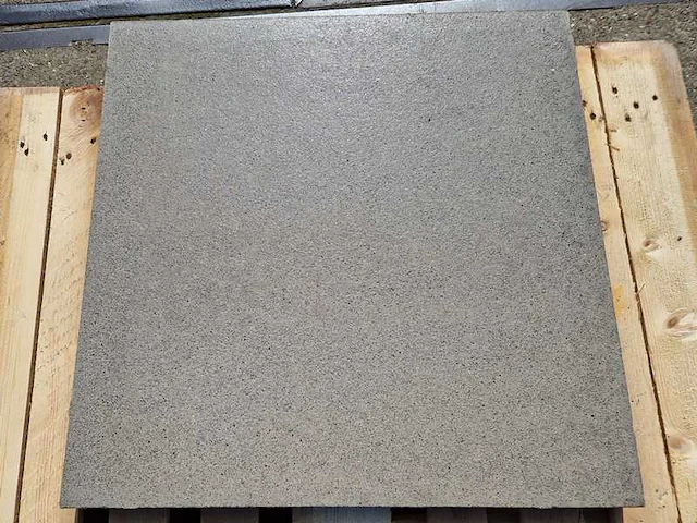 Betontegels gecoat ca.19.44m²) - afbeelding 2 van  2