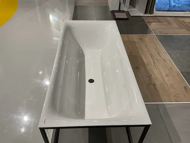 Bettelux shape frame vrijstaande bad - afbeelding 3 van  5