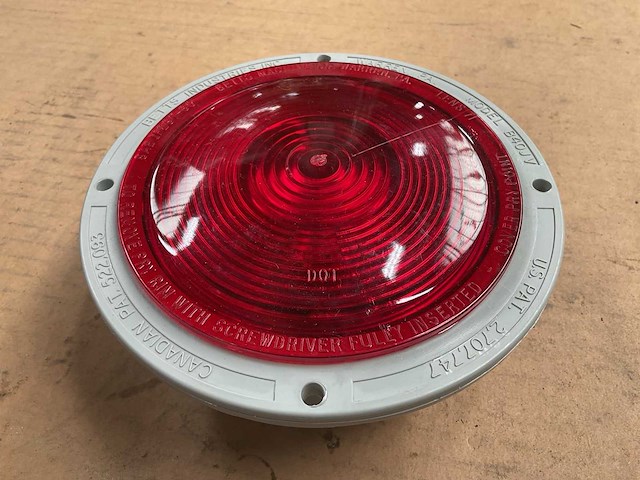 Betts industries inc stop light (4x) - afbeelding 1 van  4