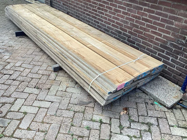 Beuk - kd ovengedroogd 4240x560x350 mm - schaaldeel (23x) - afbeelding 1 van  6