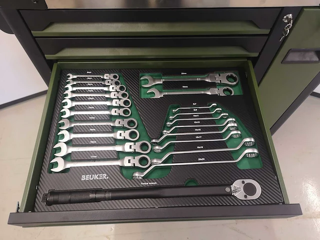Beuker big gereedschapswagen gevuld - afbeelding 8 van  23