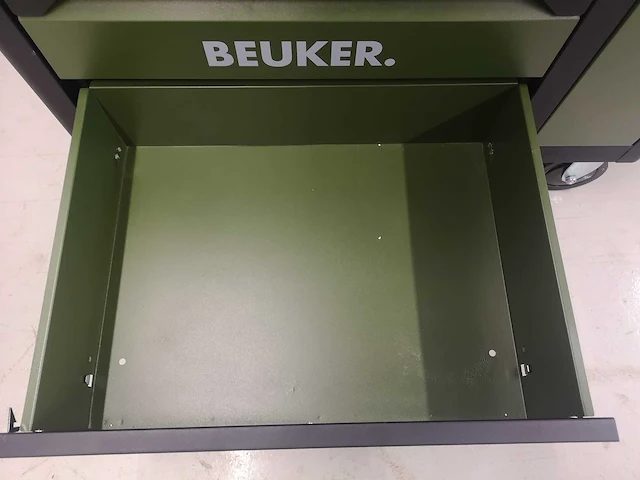 Beuker big gereedschapswagen gevuld - afbeelding 16 van  23