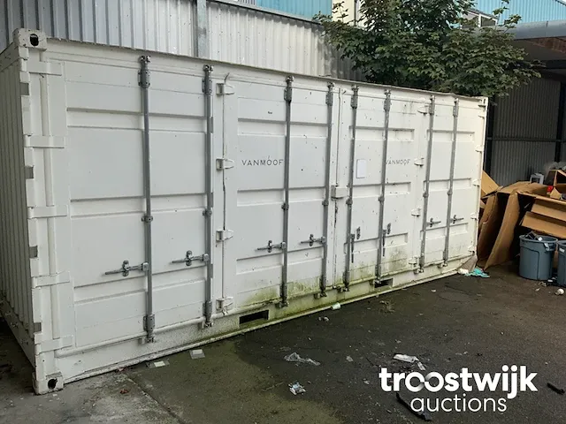 Beursstand in zeecontainer - afbeelding 11 van  17