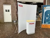 Beurswand met tafel (2x) - afbeelding 1 van  13