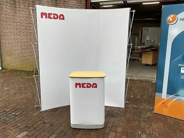 Beurswand met tafel (2x) - afbeelding 6 van  13
