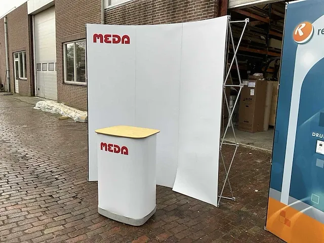Beurswand met tafel (2x) - afbeelding 7 van  13