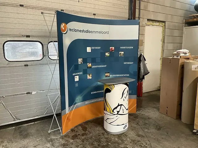 Beurswand met tafel (2x) - afbeelding 10 van  13