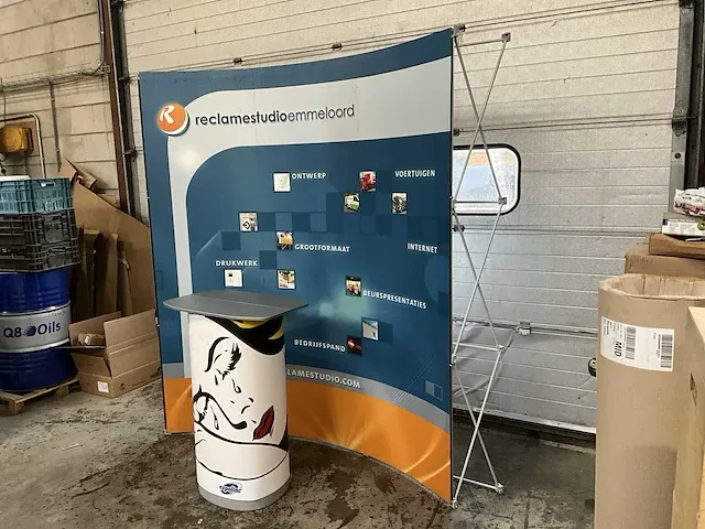 Beurswand met tafel (2x) - afbeelding 12 van  13