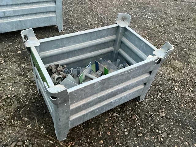 Bevestigingsmateriaal steiger in gegalvaniseerde bak - afbeelding 1 van  5