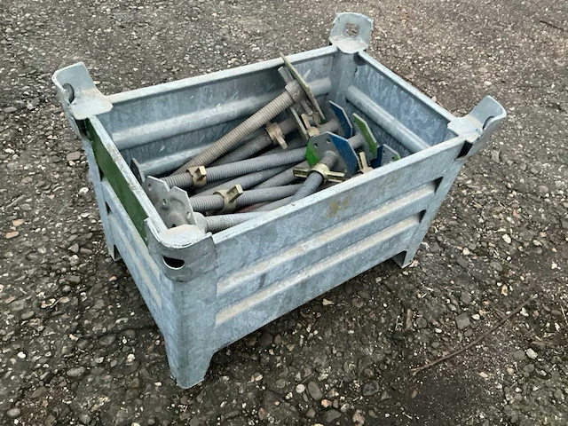 Bevestigingsmateriaal steiger in gegalvaniseerde bak - afbeelding 1 van  5