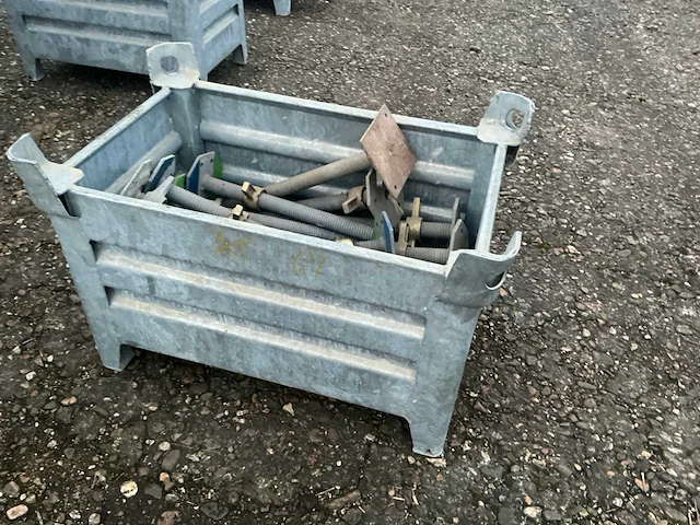 Bevestigingsmateriaal steiger in gegalvaniseerde bak - afbeelding 2 van  5