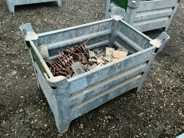 Bevestigingsmateriaal steiger in gegalvaniseerde bak - afbeelding 1 van  5