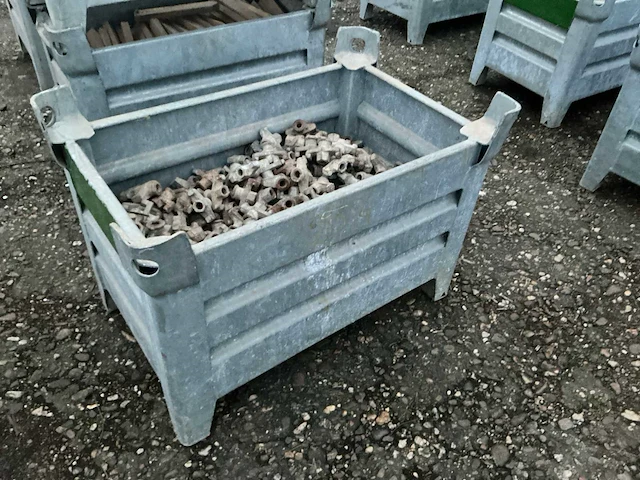 Bevestigingsmateriaal steiger in gegalvaniseerde bak - afbeelding 1 van  5