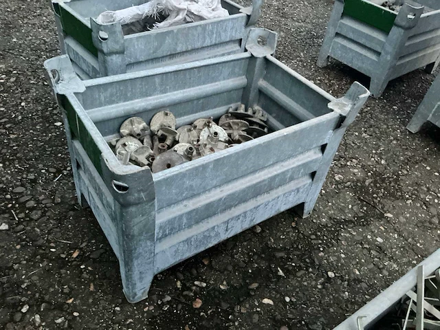Bevestigingsmateriaal steiger in gegalvaniseerde bak - afbeelding 1 van  5